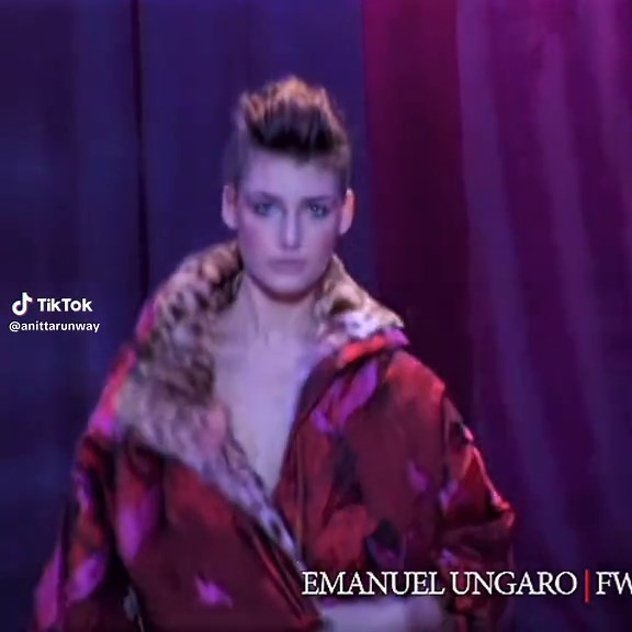 #eugeniavolodina for Emanuel Ungaro FW 2004 #fashion #model #runway #catwalk