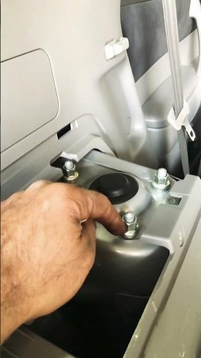 How to change rear struts on Toyota high lander