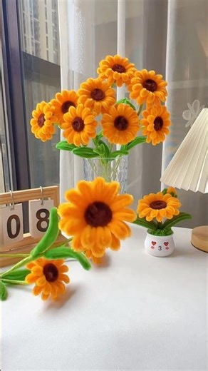 DIY pipe cleaner sunflowers #handmadegifts #flowers #gift #craft #diyproject #diycrafts #handmade