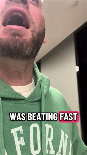 Compulsive singer problems #1 when you're waiting for the lift but the verb is too good. #singer