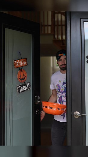 When the Parkour guy shows up for Trick or Treat 😂 | Nick Pro