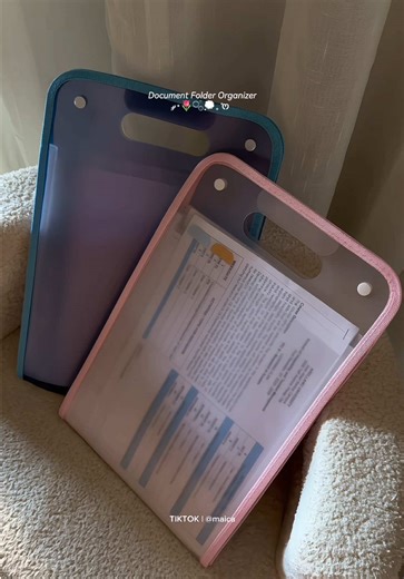 Organize Your Papers with an Expandable Folder