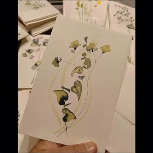 Winterkriebels 2025 on Instagram: "🎄 Winterkriebels Spotlight - Teken-Inge 🎄 Inge tekent al haar hele leven lang met heel veel liefde en zo ontstond Teken-Inge. Haar grootste inspiratiebron is de natuur, die ze doorheen de seizoenen vastlegt in fijne illustraties. Elk kaartje is uniek en handgemaakt, met pen en inkt én zachte aquarel. ✨ Speciaal voor de feestdagen maakte ze ook een prachtige reeks kerstkaartjes. Perfect om je kerstwensen extra persoonlijk te maken. 📅 20 december 2025 ⏰ 15u -