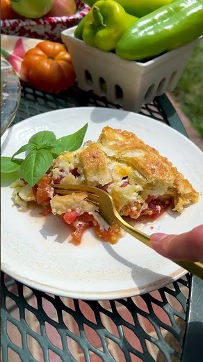 Southern Heirloom Tomato Pie I #summerrecipes #tomatoes