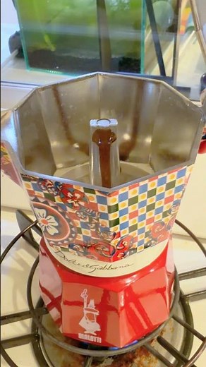 Quiet iced café latte with the Dolce&Gabbana Moka Express ☕😌 #mokapot #coffee #coffeelover