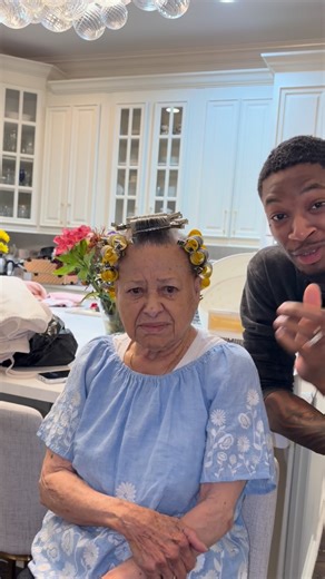 ATL Hair on Instagram: "The only way she wanted her hair was Roller Wrap a good wash and set me please 🫶🏼🫶🏼🫶🏼 #rollerwrap #lacedbyvonte #exporepage"