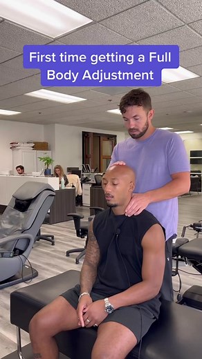 First timer getting cracked #chiropractor #fyp #crack #adjustment