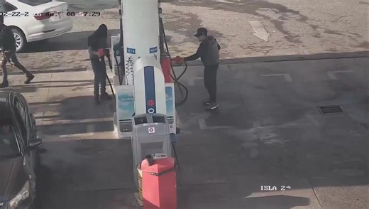 🔴 BREAKING | Guadalajara Violence 🇲🇽 Members of the Cártel Jalisco Nueva Generación (CJNG) have reportedly set a gas station on fire in Guadalajara. The incident follows the confirmed killing of cartel leader Nemesio Oseguera Cervantes (El Mencho) during a military operation on 22 February 2026. Security forces have increased their presence in the area as unrest continues across parts of Jalisco. This is a developing story. #Mexico #CJNG #Guadalajara #BreakingNews | Suburban Control Centre