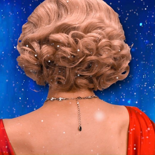 Tapping her way out of 42nd Street, Clare Halse is ready to dazzle audiences as she takes to the stage to play Judy Haynes. ✨ | White Christmas - Musical