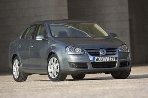 Volkswagen Jetta V 1.9 TDI 105 KM 2005 sedan