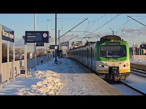 EN57AKM-1587ra Kibel po modernizacji przelatuje przez przystanek osobowy Warszawa Targówek