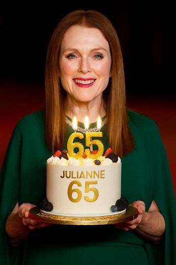 Celebrating Julianne Moore’s 65th Birthday! 🎂🎉 #JulianneMoore #HappyBirthday #65YearsYoung #HollywoodIcon #BirthdayCelebration #MovieLegend #TimelessBeauty #FilmStar | Actor-Verse
