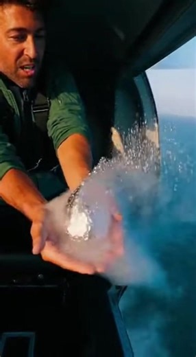 Frozen Nitrogen and water Boom Experiment #experiment#boom #fyp #sea #nitrogen