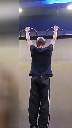 pull-ups; Smart Fit gym 💪; Brazil 🇧🇷; Thu Apr 16, 2026. Duration: 59 sec.