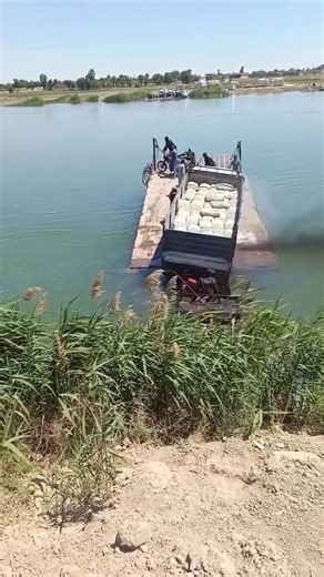 388K views · 1.8K reactions | An unbalanced load led to the quick capsized of the barge.  #ship #boat #barge #accident #capsize | Seaman Worldwide | Facebook
