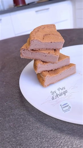 100% plant-based cake with 3 ingredients, egg-free and lactose-free