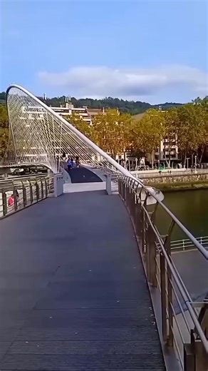 Canción: Funicular a las nubes, del compositor Manuel Figueroa Carima, dedicada al funicular de Artxanda de Bilbao, un icono histórico y de atracción turística que tiene como función principal conectar el centro de la ciudad con el Mirador de Artxanda, un entorno cultural de ocio y esparcimiento desde donde podemos disfrutar de lindas panorámicas de la ciudad. #travel #motivation #inspiration #sports #Funicularalasnubes | Manuel Figueroa Carima