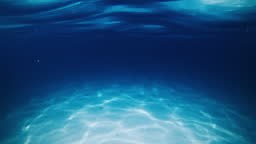 Laut malam. Pemandangan bawah laut malam dan dasar berpasir dengan...