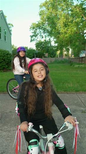Safety tips for kids🚴 riding a bike #kidsvideos #youtubekids #childrensplay #elizabethandbriceida
