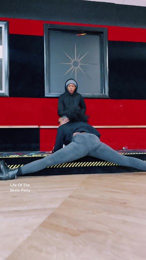 BEST CAPTION GETS PINNED 🤣😱 #lifeoftheskateparty #rollerskating #rollerskate #rollerskates