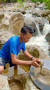 1M views · 3.3K reactions | gold discovery process | traditional gold extraction process | super material containing gold | gold nugget $1500 in bedrock crack ‼️⛏️ amazing #puregold #goldmine #goldhunter #goldprocessing #goldextraction #goldminer #goldpanning #goldhunting | Otriadi Goldminning | Facebook