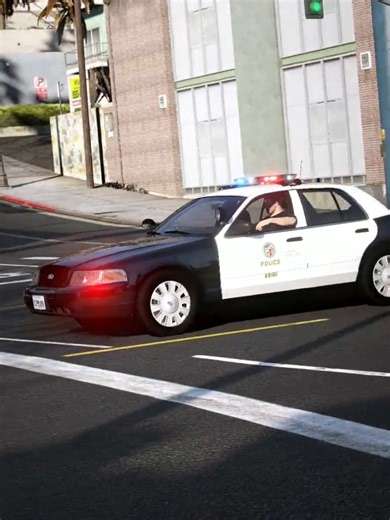 LAPD CVPI Responds to Fire Scene