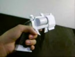 小さな名探偵と対決するかもしれないからトランプ銃作っておいた