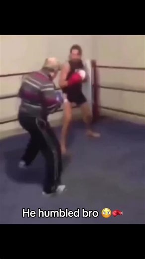 Lmaoo that looked personal 😭 (h/t fightershubtv/IG) #boxing #fight #boxing🥊