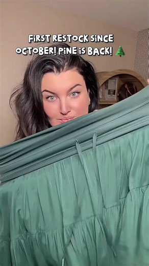The pine viral popflex skirt is back for the first time in months (since October at it’s release!) run and grab this before it sells out again! #popflex #athleticwear #athleisurewear #springfashion #EverydayOutfits