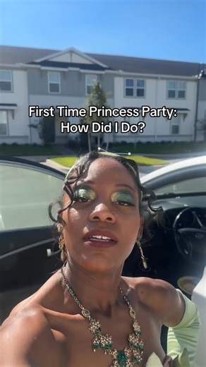 Kiera | UGC Creator | Fun Size Girlie on Instagram: "With only 3 days notice, I was asked to be Princess Tiana for a birthday party. I’ve never done anything like this before & was so nervous about what I was getting myself into. Of course I want to do everything really well so I did some research, prepped and planned with the little bit of time I had. Played the album from The Princess & the Frog movie repeatedly on Spotify. Asked social media what they think I should do. Practiced my makeup lo