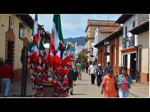 ¡Viva la Música! Mexican Street Violinist Plays 'Faded' - Street Magic in Mexico City