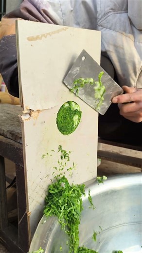 How to chop vegetables into thin strips quickly and safely #vegetables #tips #lifetips