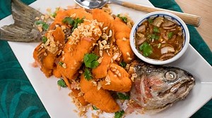 Crispy Garlic Fish (Trout) Recipe ปลาทอดกระเทียม - Hot Thai Kitchen
