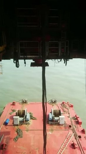 lifting bop stack from the barge to the moolpool deck with tds and bop crane B
