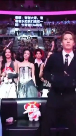 Daddy Jacky: always leads the hyped 😂😁 the crowds follow him #jacksonwang#music#dance#song#thankyou