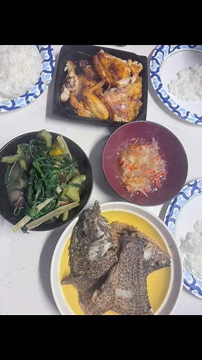 Mangan tayo!!! #kamayantime #Walangartearte #familytime @highlight | Michelle Vergara