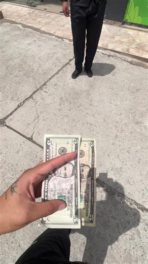 💈 GARBO Studio · Cuenca En tu primera visita no vienes solo por un corte. Vienes a conocer nuestro estándar. ✂️ Corte de cabello 🧼 Exfoliación facial 🌫️ Vapor de ozono 💆‍♂️ Masaje relajante 🔥 Toalla caliente 🧖‍♂️ Mascarilla facial Este febrero, tu primera experiencia completa está en $8 Solo primera visita. Si estás en Cuenca, ven a probarlo y decide con criterio: aquí se nota la diferencia. 📍 José Joaquín de Olmedo y Presidente Rocafuerte (junto a Templo Fit) 📞 098 607 3379 ⏰ Lunes a do