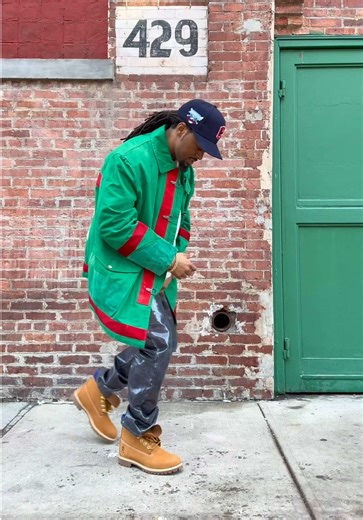 Groundhog said 6 more weeks of winter ….. I do this all 52 ! Outfit: • Cleveland fitted • Vintage Ralph Lauren “fireman” jacket • Kapital “White Tee” • Bottega Veneta “glass denim “ • Timberland X Victor Victor #mensfashion #fyp #fashion