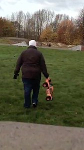 The Jumpshot FLUX line-up is loaded with features that will keep you driving for hours! In the middle of the Savage-style TVP chassis, the radio box is protected from the elements, and the steering features not just a sturdy direct-link steering system but also a water-resistant steering servo for extreme protection. A powerful rear-wheel 2WD drivetrain lets you kick out the rear end for extreme fun, on-road or off! Find out more on the Jumpshot SC here - www.hpiracing.com/en/kit/160031 #rc #rcc