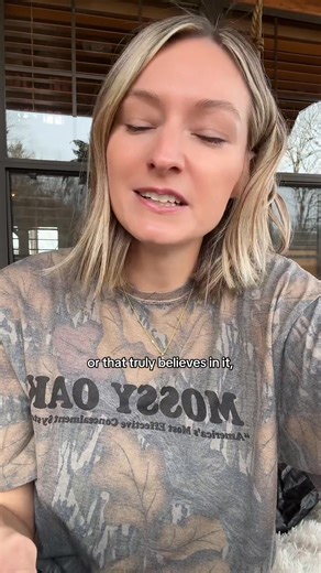 Let’s look at the difference in karma and divine justice 👇 Karma is the universal law of cause and effect, originating from Sanskrit as "action". It posits that every thought, word, and deed creates energy that eventually returns to the sender, shaping their future experiences, character, and destiny in this life or the next. It is a system of ethical consequences, not just fate. In Hinduism, this includes Sanchita (accumulated past karma), Prarabdha(karma being experienced now), and Agami (kar