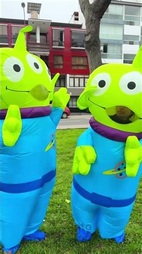 👽 Los aliens se pelean… versión Toy Story x La Era de Hielo! 🍼💥