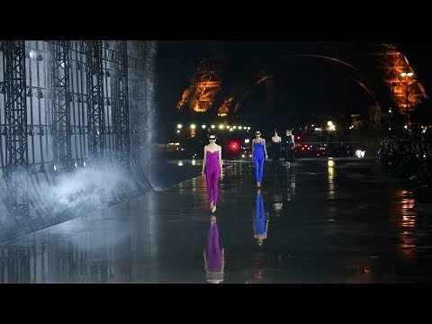 Fashion week : Paris renoue doucement avec les défilés • FRANCE 24