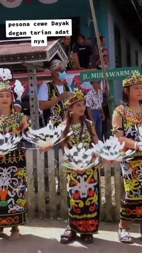 Tarian Adat suku Dayak #