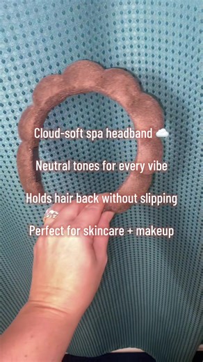 Meet the cloud-soft spa headband that actually stays put. Neutral colors, comfy fit, and perfect for skincare routines, makeup, or just keeping your hair out of your face while you mom around the house. Bonus: It’s on sale, so grab it before it floats away. #MomLifeApproved #SkincareRoutine #spaheadband #neutralaesthetic