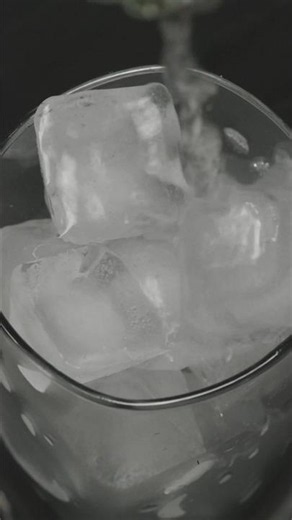 Ice Cubes Can Actually Explode! 😱🧊#facts #unbelievable