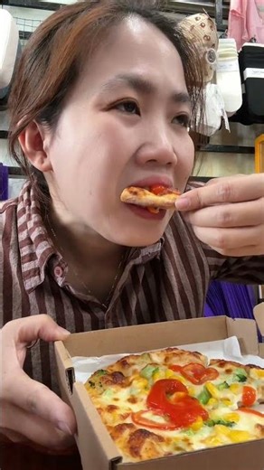 I find it normal that vegetarians always go out with meat-eaters. #food #minhthuy #family