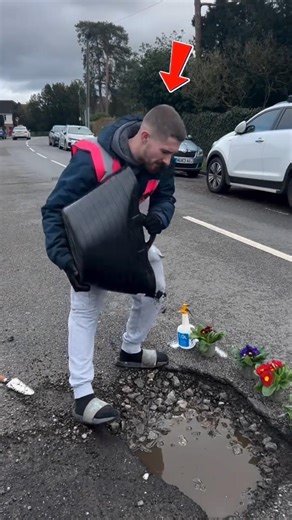 Everyone thought the man would repair the pothole with cement.#shortvideo