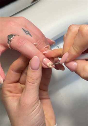 Blooming Spring Nail Inspo