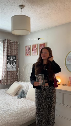 guys don’t shout at me i’m reading zodiac academy again😔😔😔😔 it’s so bad yet i cannot stop reading it #booktok #zodiacacademy