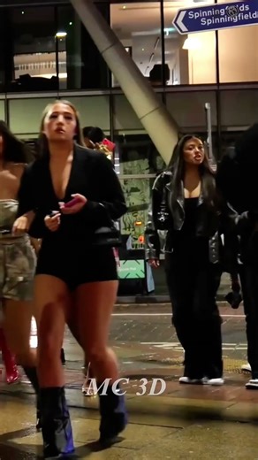 Girls Out 🌃 Manchester Nightlife Scenes #ManchesterNightlife #GirlsNightlife #PartyVibes #Shorts